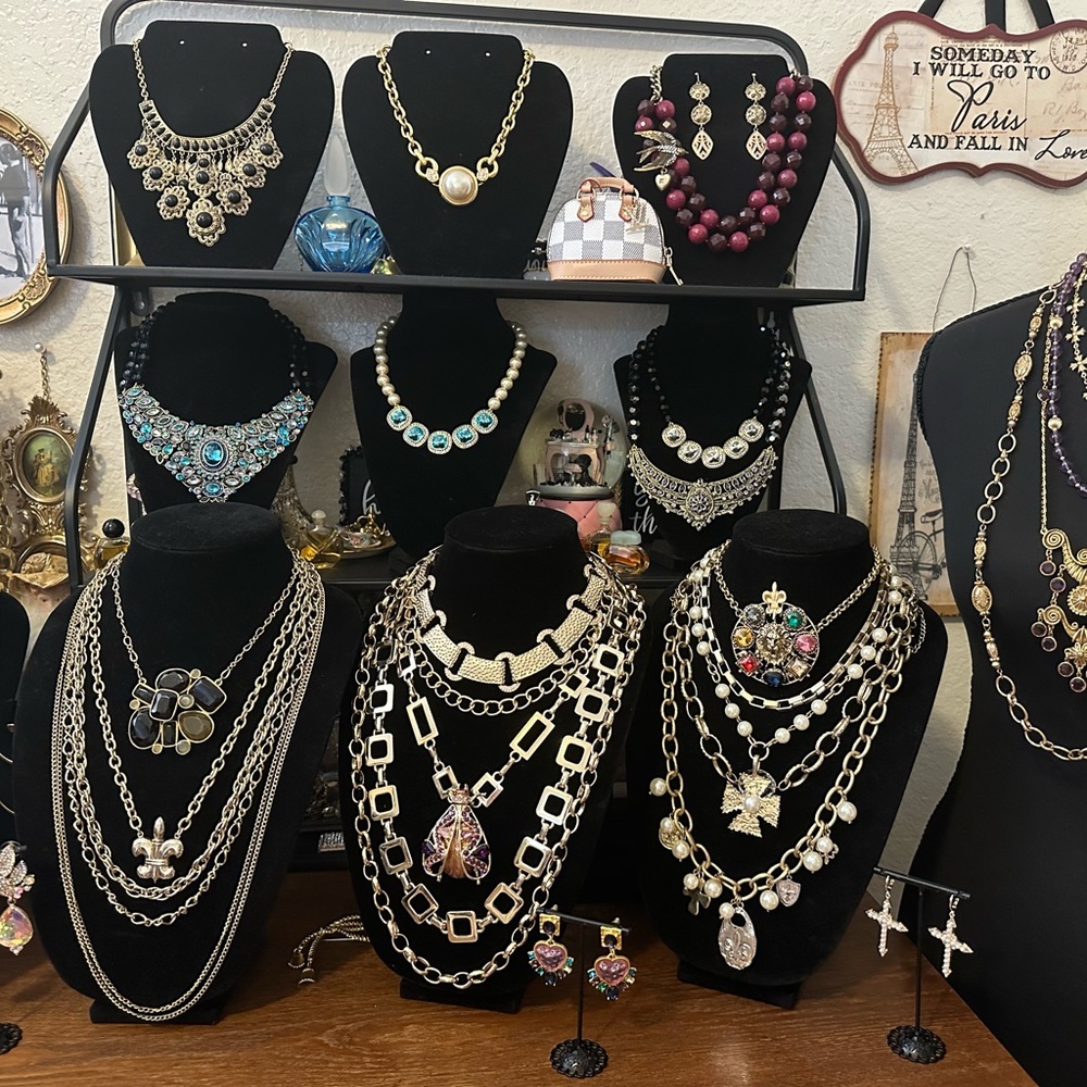 Vintage to Modern Jewelry Show! Tuesday! May 20th at 10:00am PST! - Picture 1 of 10
